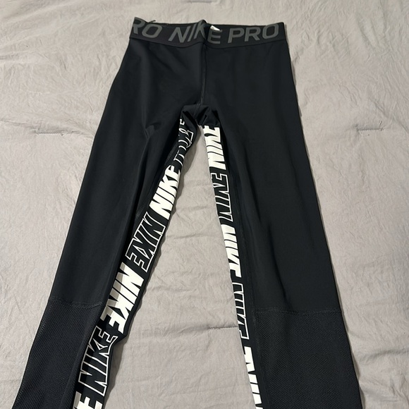 Nike black and white leggings - Picture 3 of 5